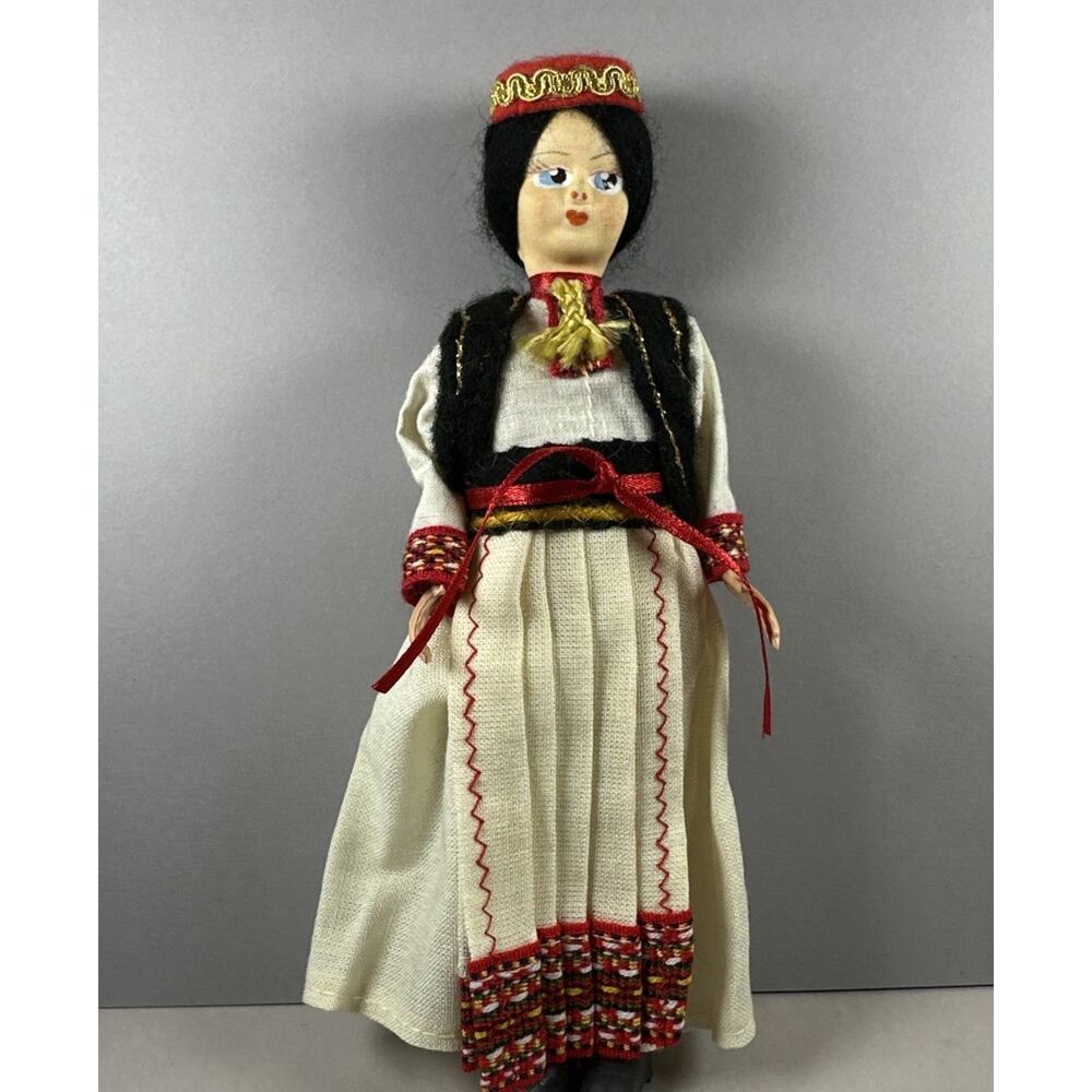 Vintage Doll 7” Croatia, Dubrovnik? Yugoslavia, hat, braid 1960s/1970s